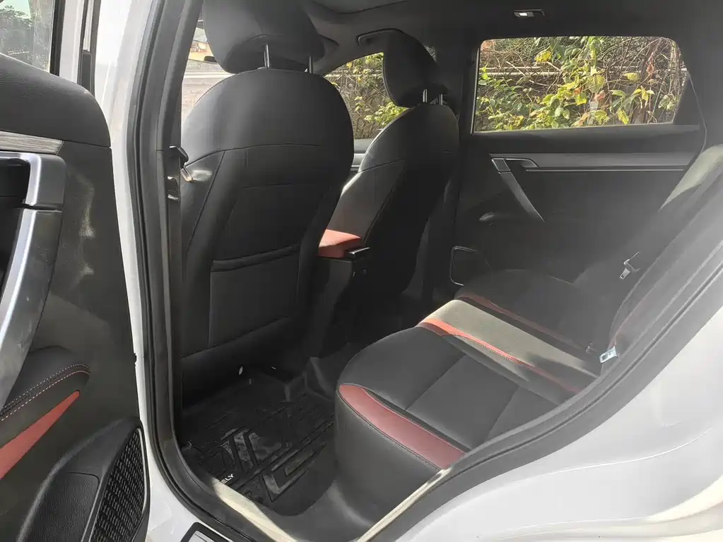 Geely Binyue — миниатюра 9