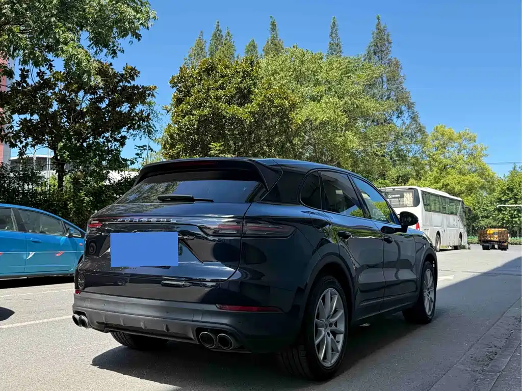 Porsche Cayenne — миниатюра 12