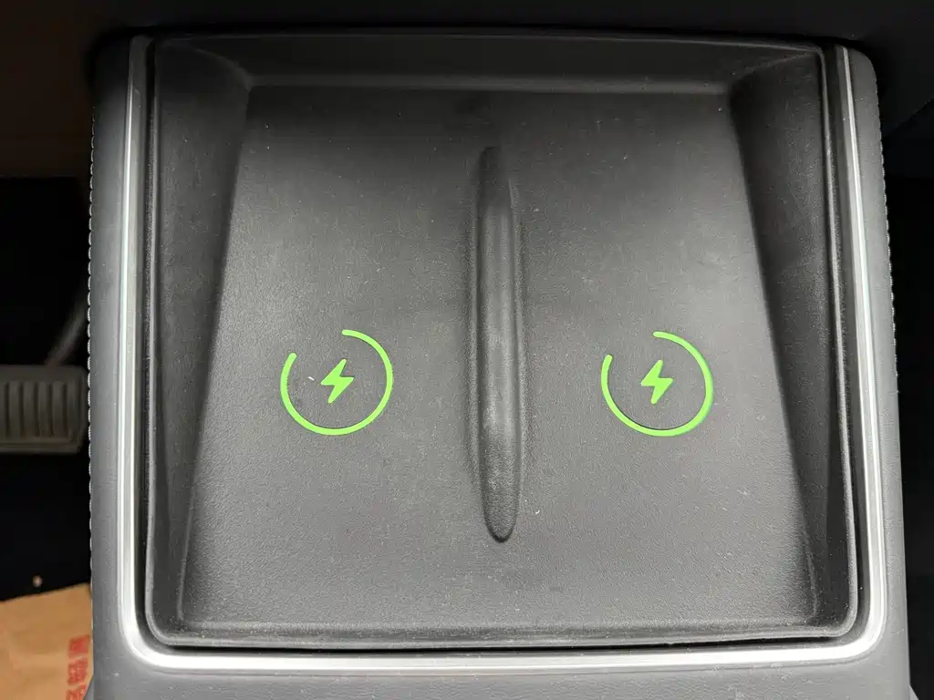 Tesla Model Y — миниатюра 24