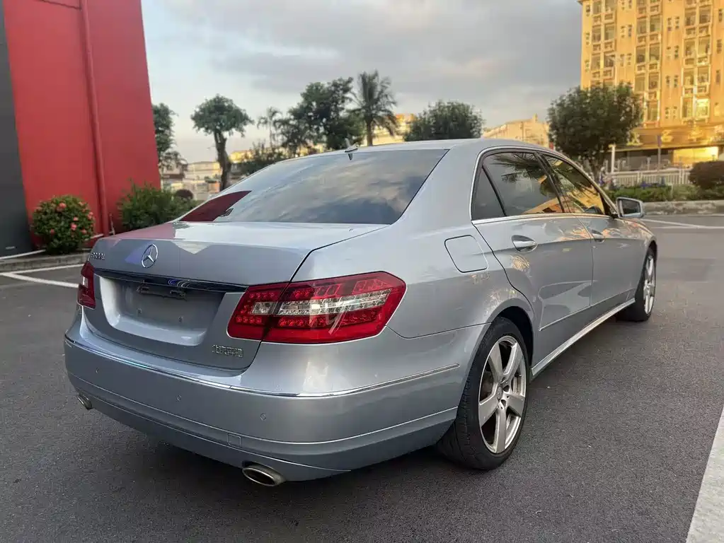 Mercedes-Benz E-Class — миниатюра 4