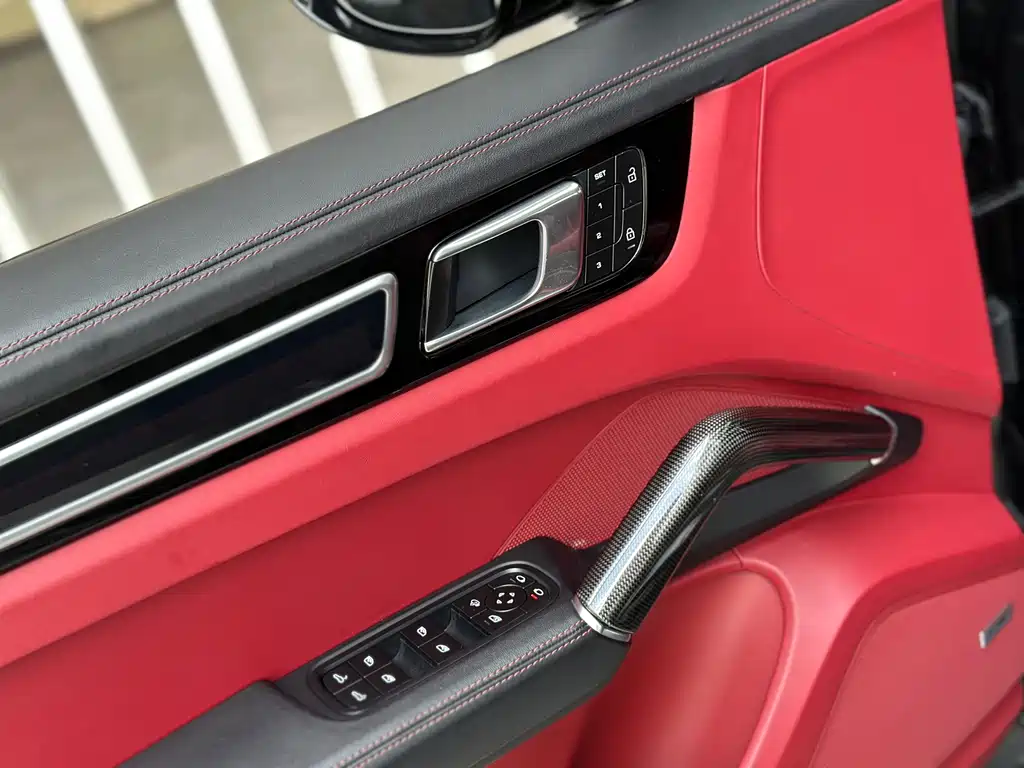 Porsche Cayenne — миниатюра 11