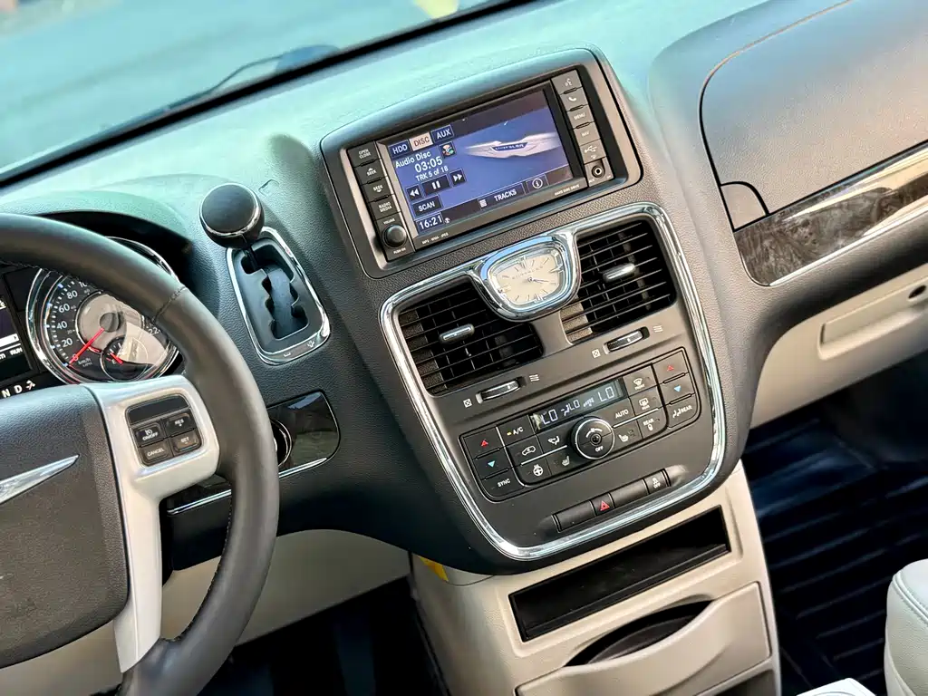 Chrysler Grand Voyager (Import) — миниатюра 24
