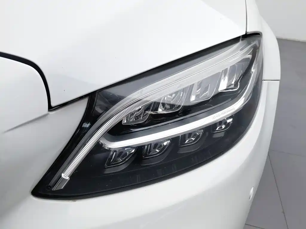Mercedes-Benz C-Class — миниатюра 7