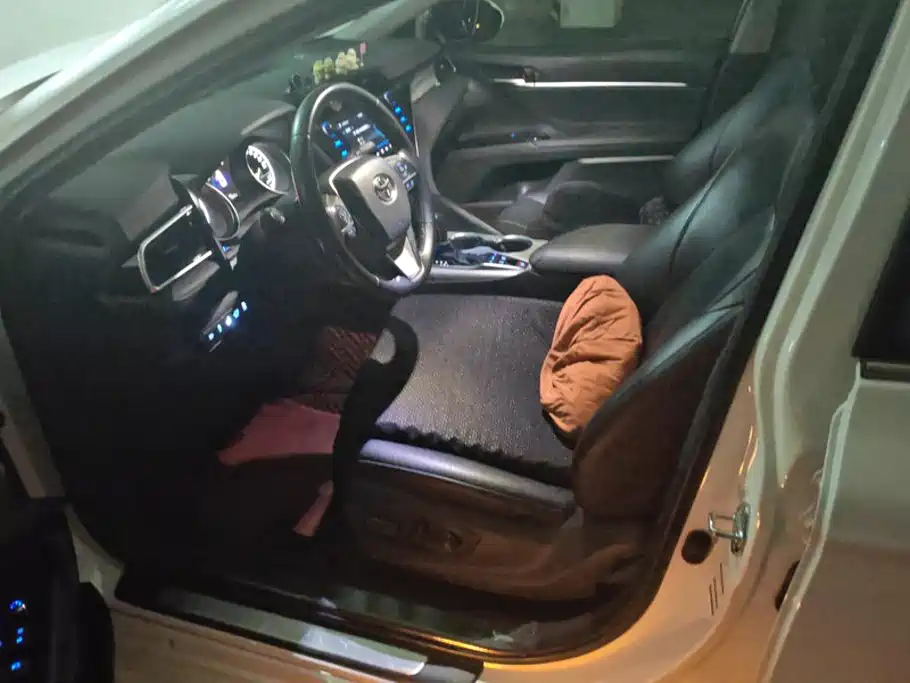 Toyota Camry — миниатюра 9