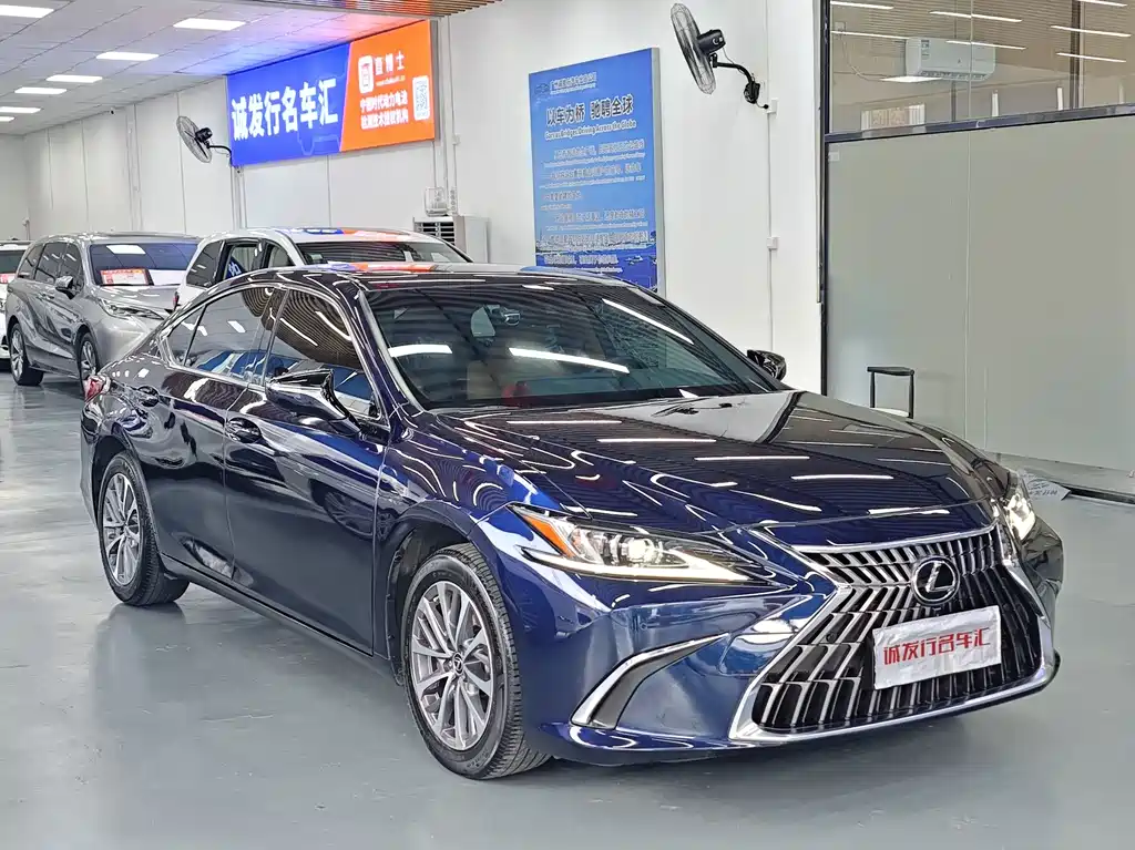 Lexus ES 200 Excellence Edition, фото 3