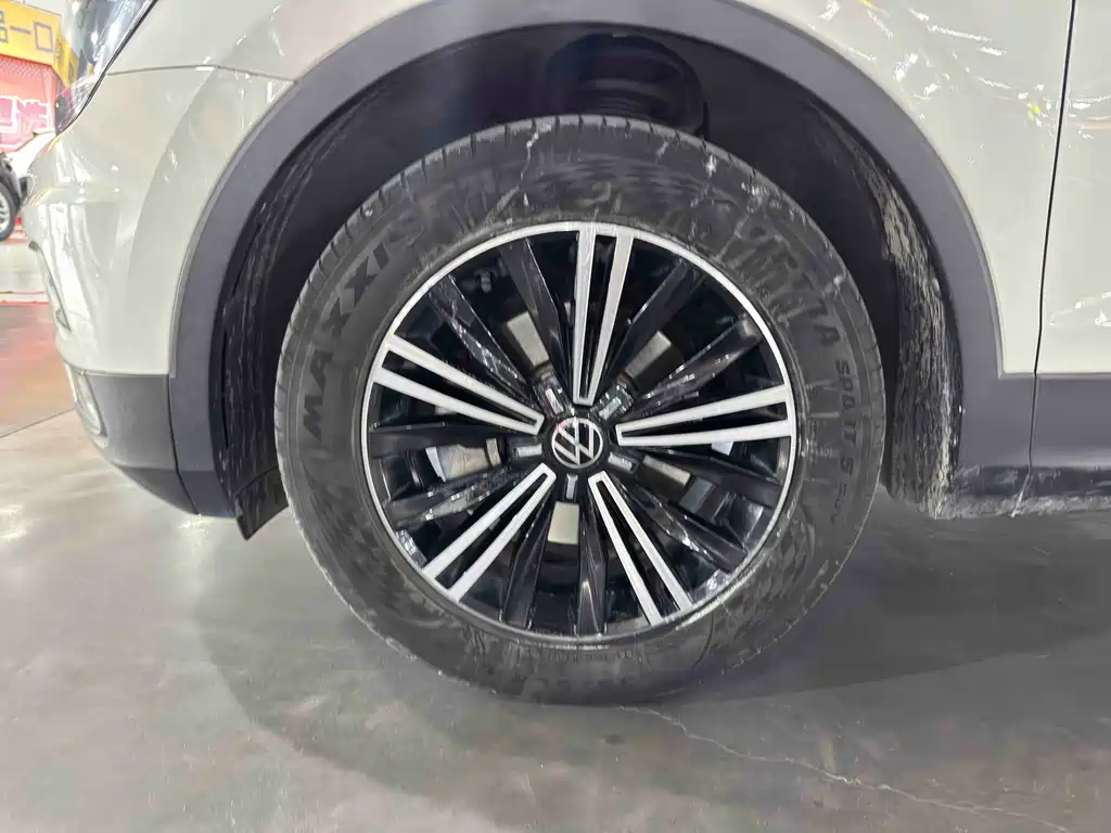 Volkswagen Tiguan L — миниатюра 21