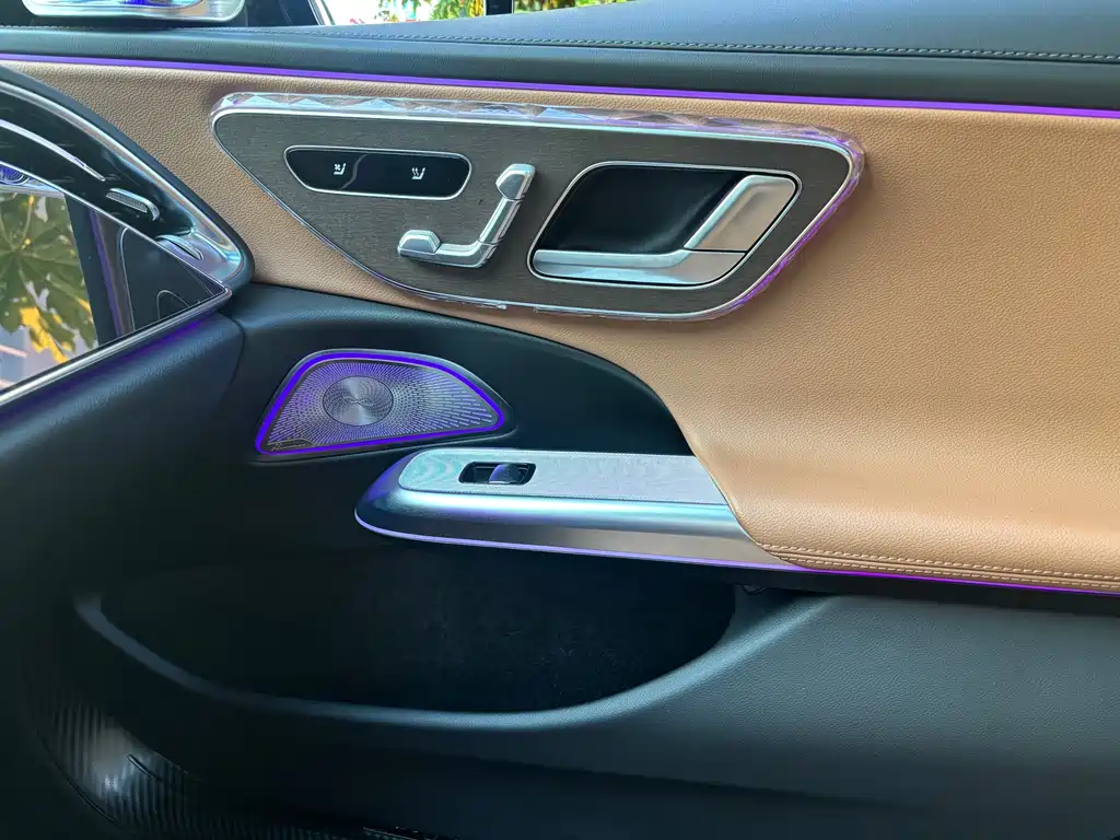 Mercedes-Benz E-Class — миниатюра 13