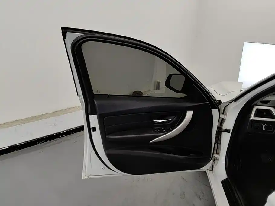 BMW 3 Series — миниатюра 7