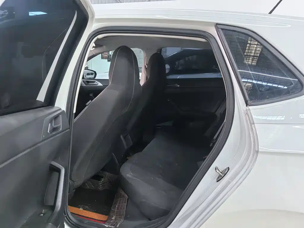 Volkswagen Polo — миниатюра 6