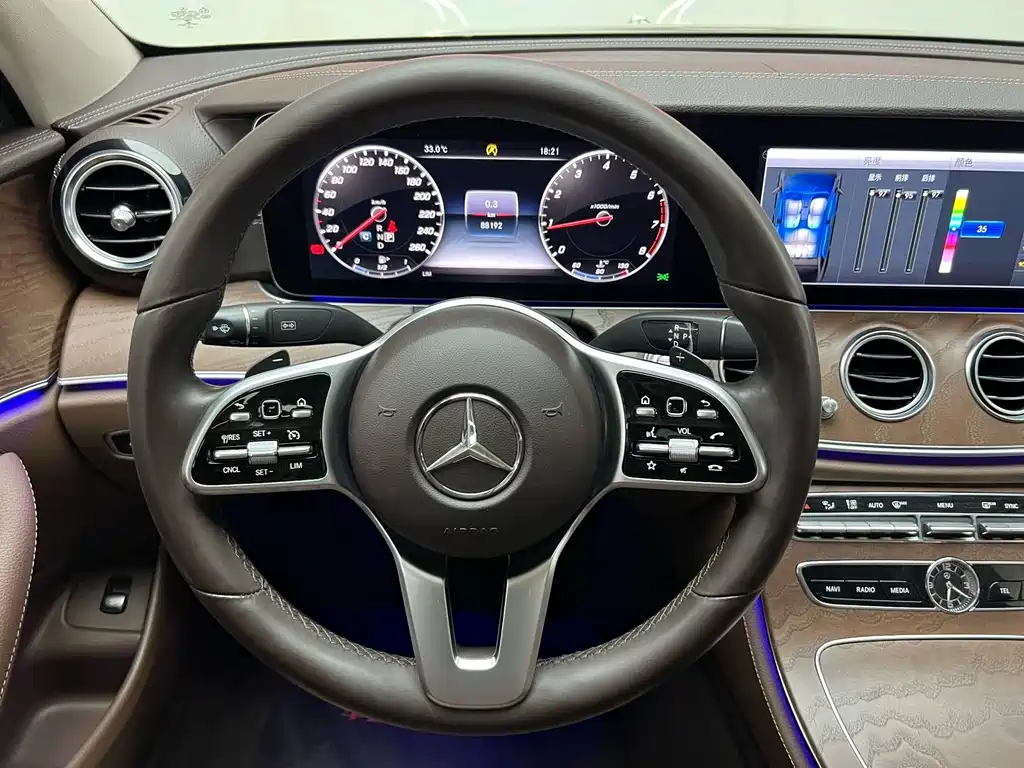 Mercedes-Benz E-Class — миниатюра 14