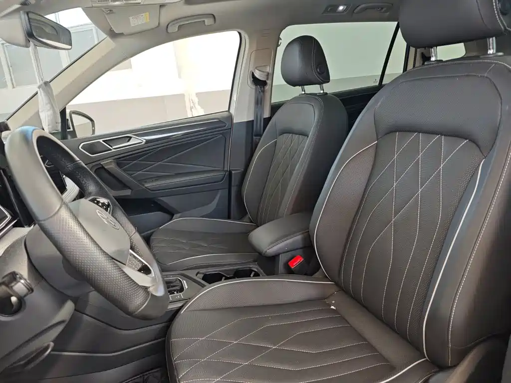 Volkswagen Tiguan L PHEV — миниатюра 14