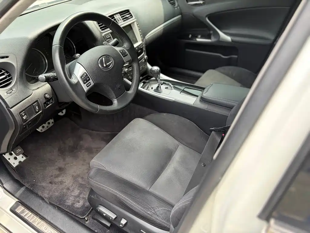 Lexus IS — миниатюра 3