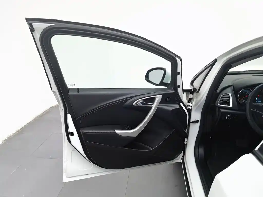 Buick Excelle — миниатюра 8