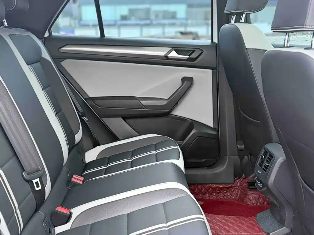 Volkswagen T-Roc — миниатюра 8