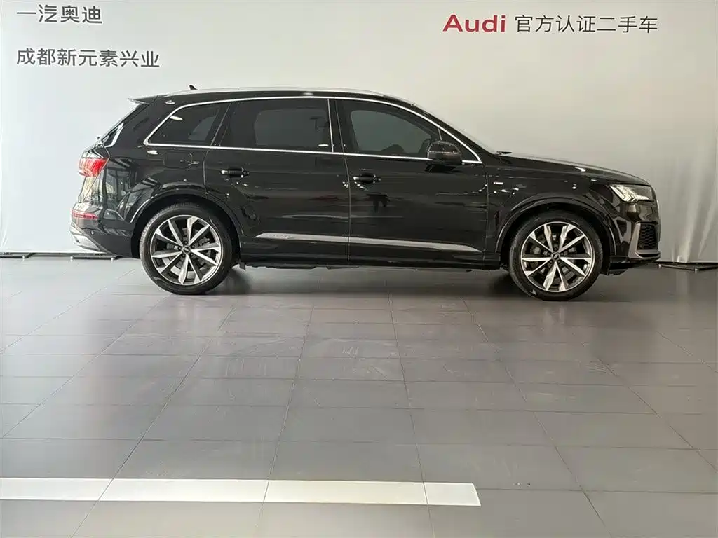 Audi Q7 2023 55 TFSI quattro S line Sport