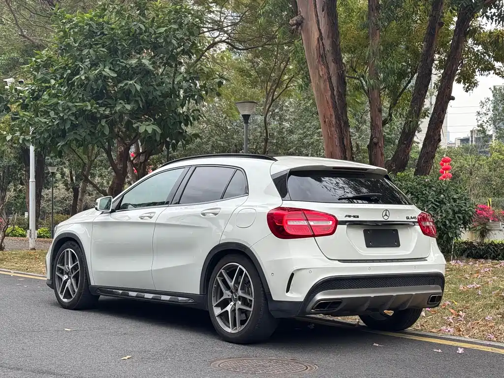MERCEDES-BENZ GLA AMG