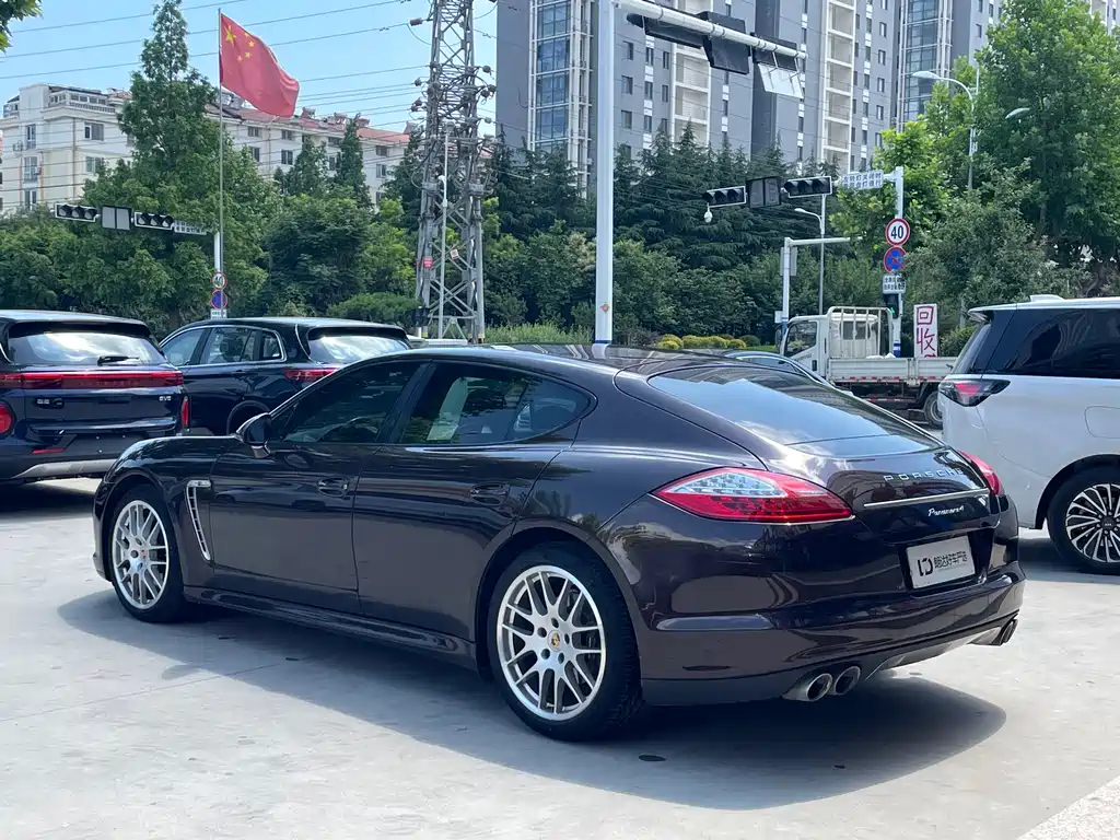 Porsche Panamera 2013 Panamera 4 Platinum Edition 3.6L