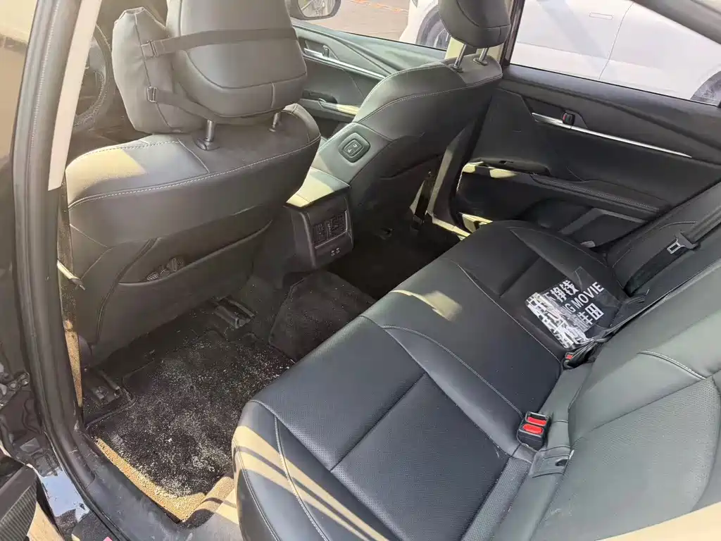 Toyota Camry — миниатюра 9