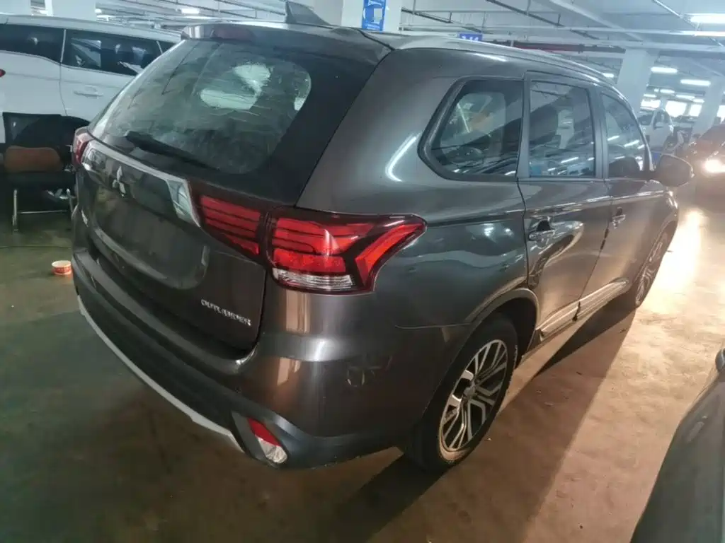 Mitsubishi Outlander — миниатюра 7