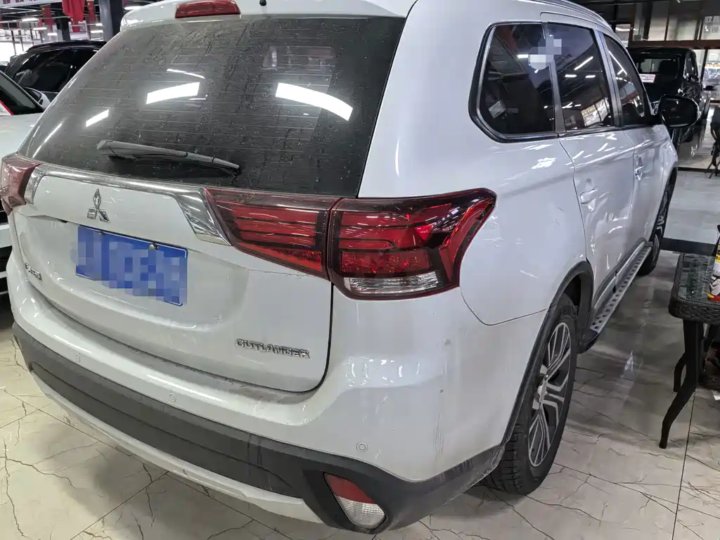 Mitsubishi Outlander — миниатюра 6