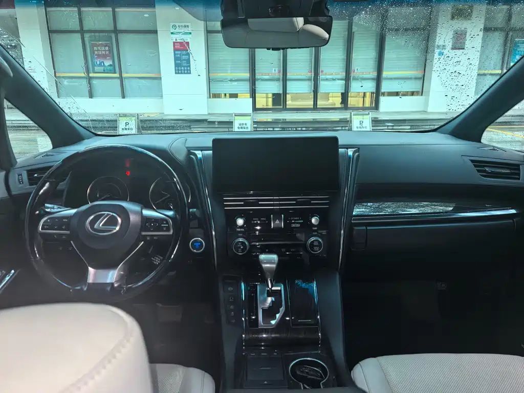 Lexus LM — миниатюра 5