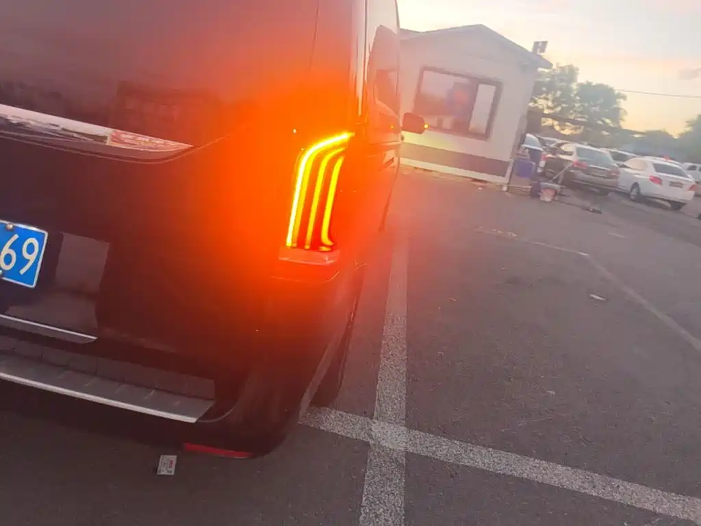 Mercedes-Benz V-Class — миниатюра 8