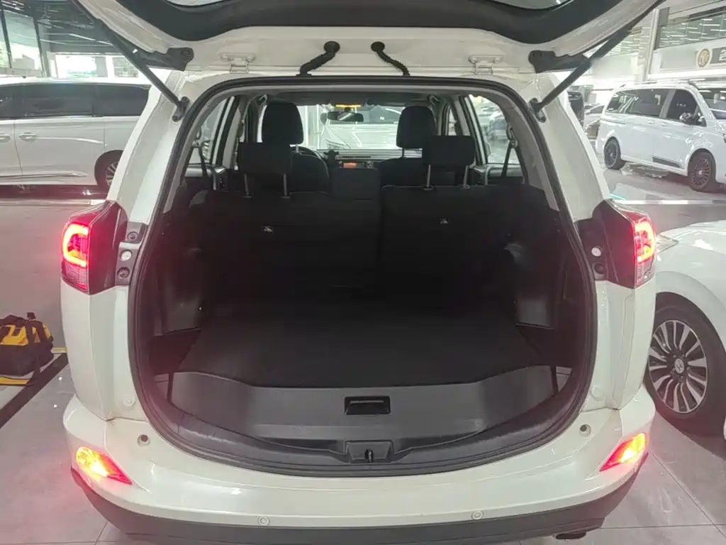 Toyota RAV4 — миниатюра 19