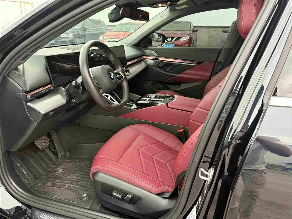 BMW 5 Series — миниатюра 4