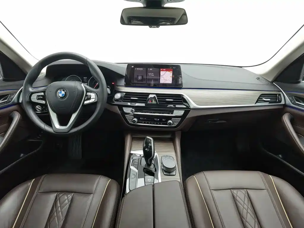 BMW 5 Series New Energy — миниатюра 5