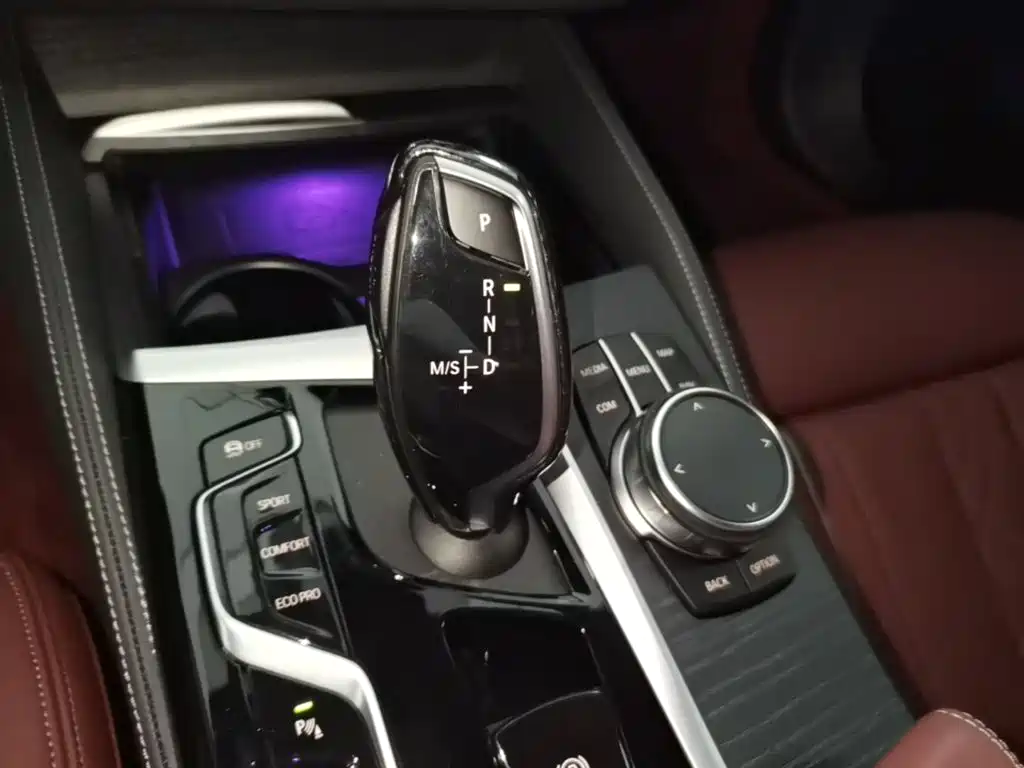 BMW 5 Series — миниатюра 14