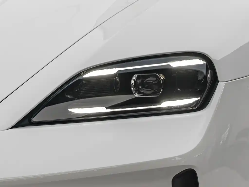Porsche Taycan — миниатюра 7