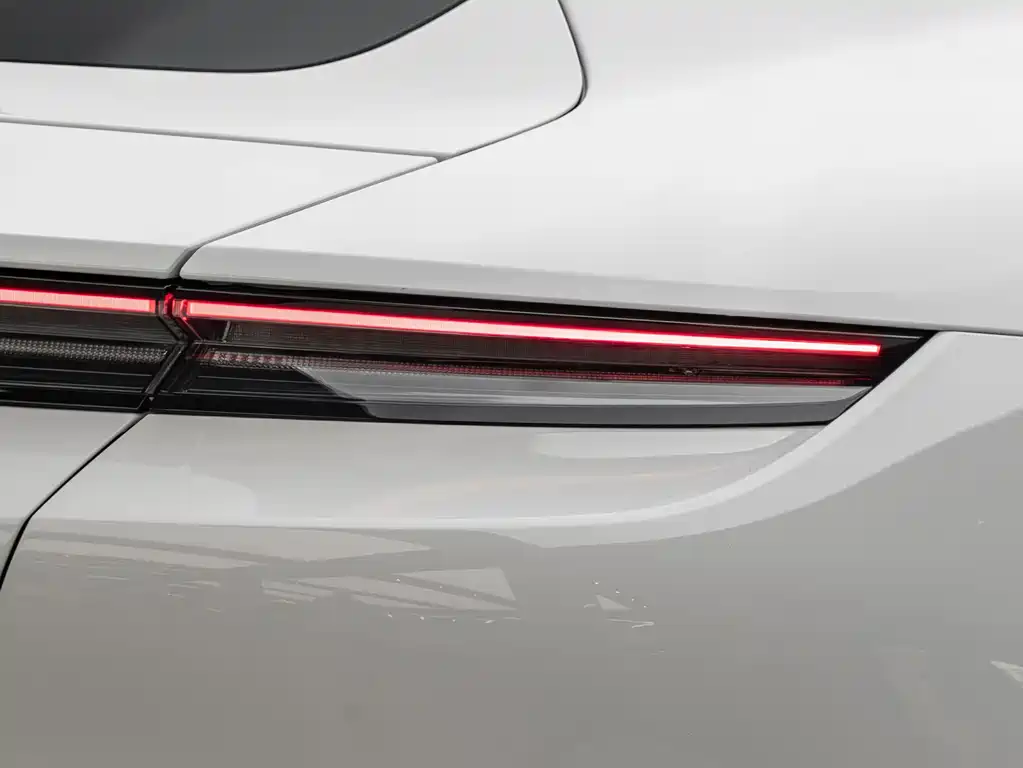 Porsche Taycan — миниатюра 9
