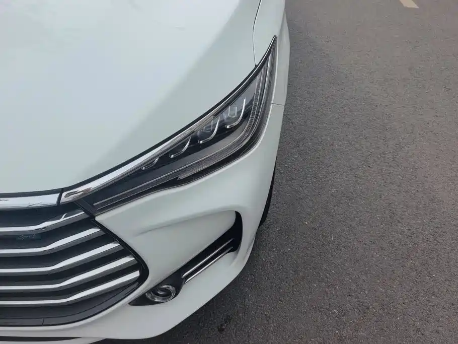 BYD MAX — миниатюра 4