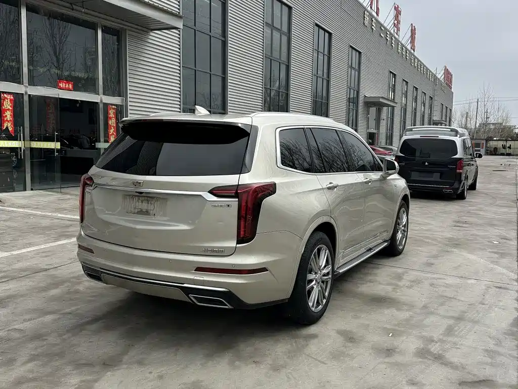 CADILLAC XT6