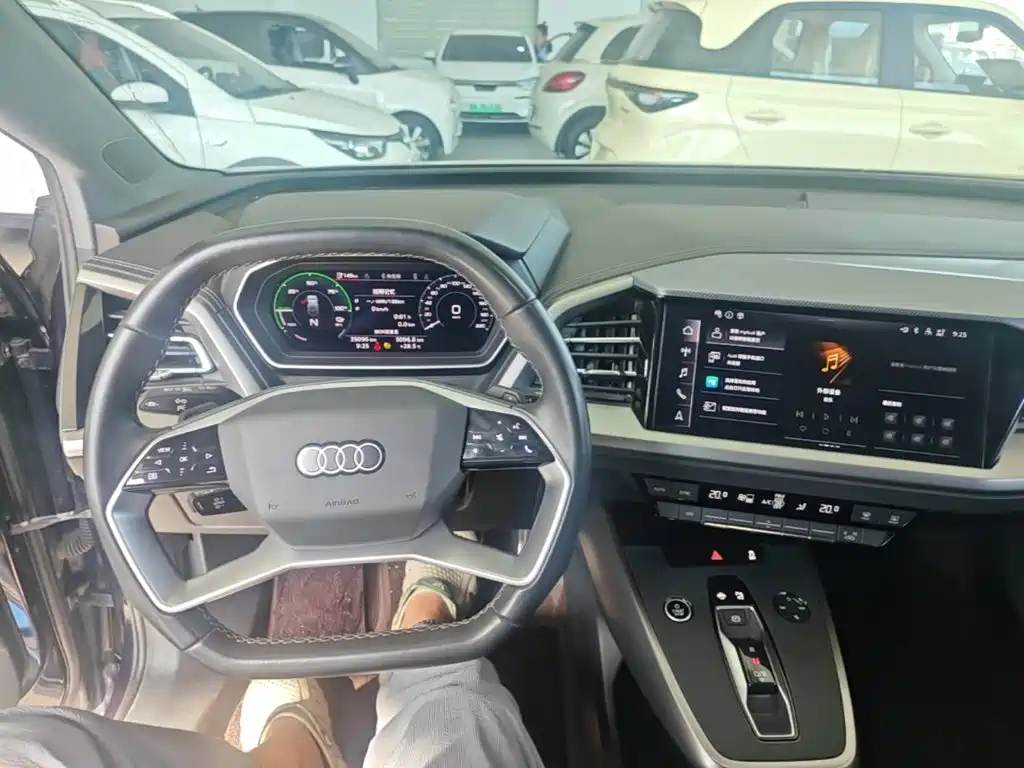 Audi Q4 e-tron — миниатюра 11
