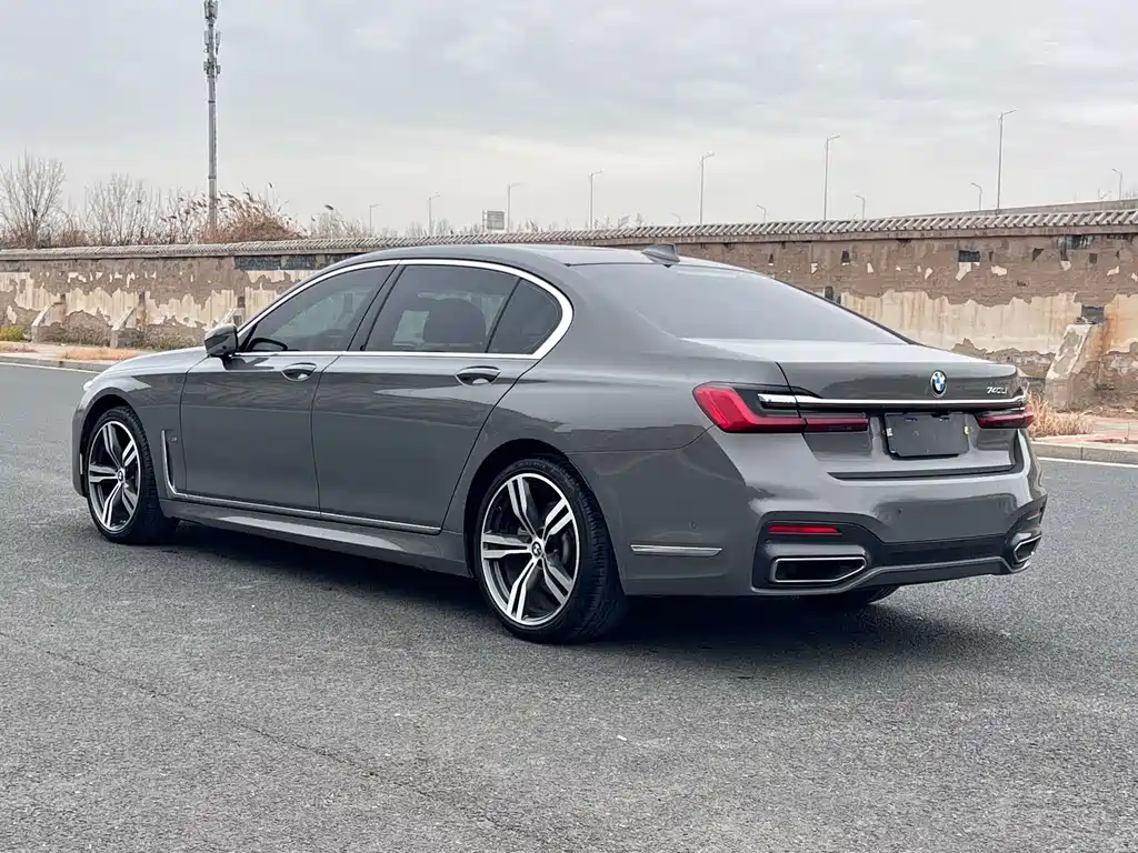 BMW 7 SERIES