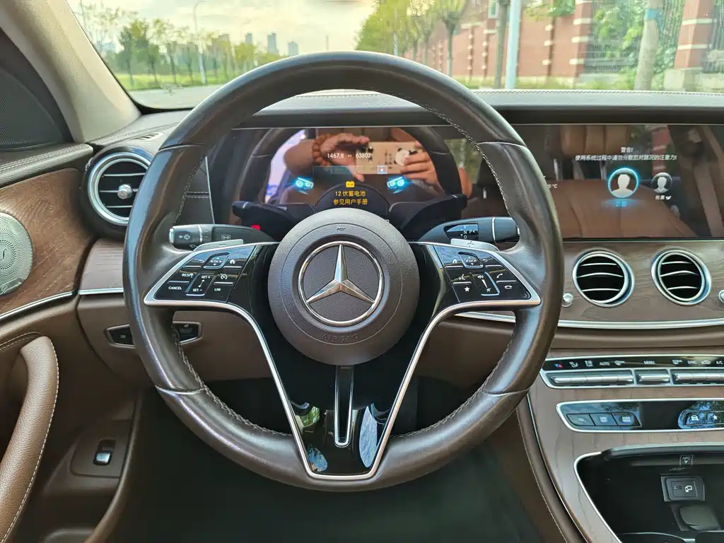Mercedes-Benz E-Class — миниатюра 32