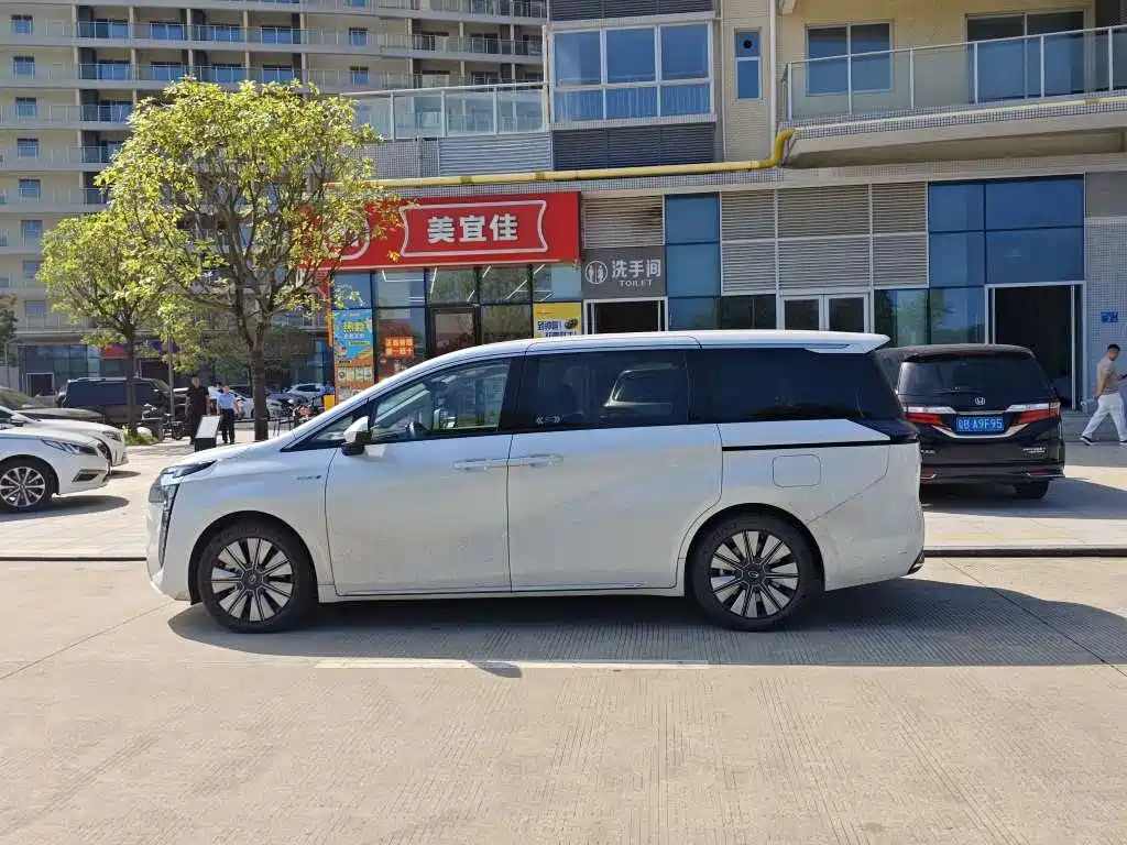 GAC Motor Trumpchi E8 PHEV — миниатюра 10
