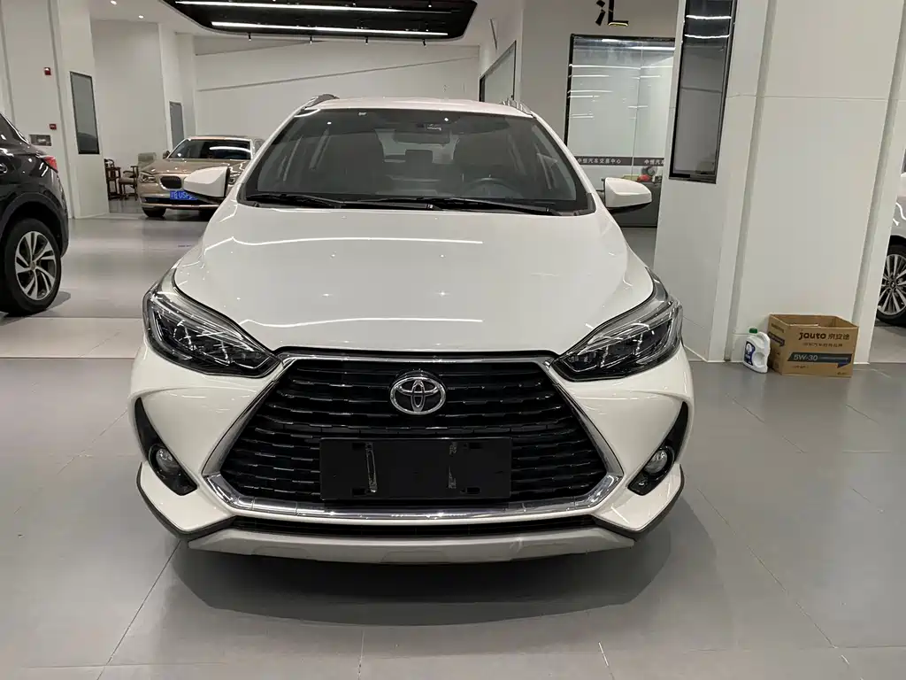 Toyota Yaris L — миниатюра 2