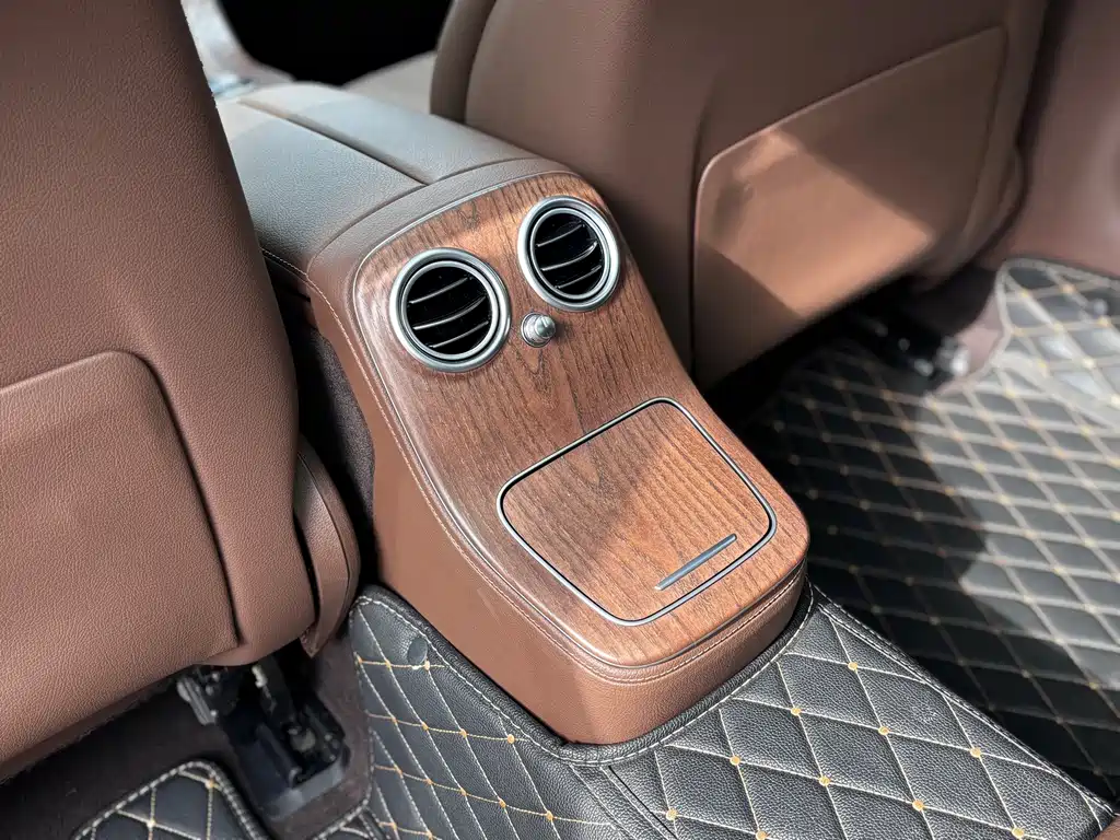 Mercedes-Benz E-Class — миниатюра 22