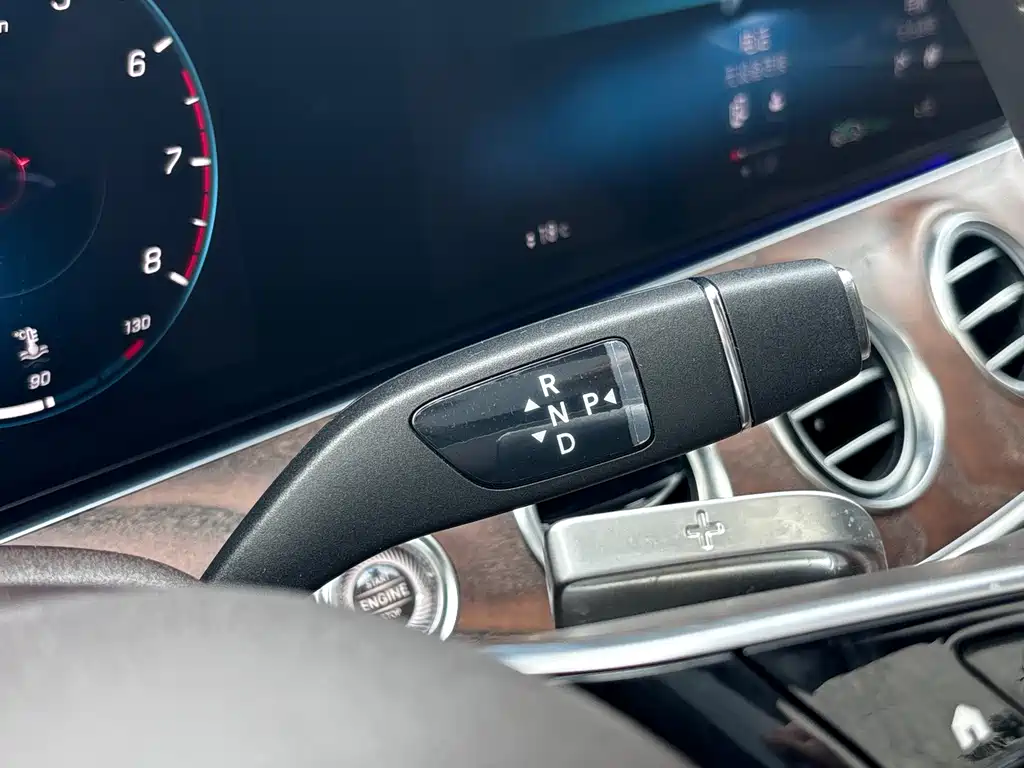 Mercedes-Benz E-Class — миниатюра 17