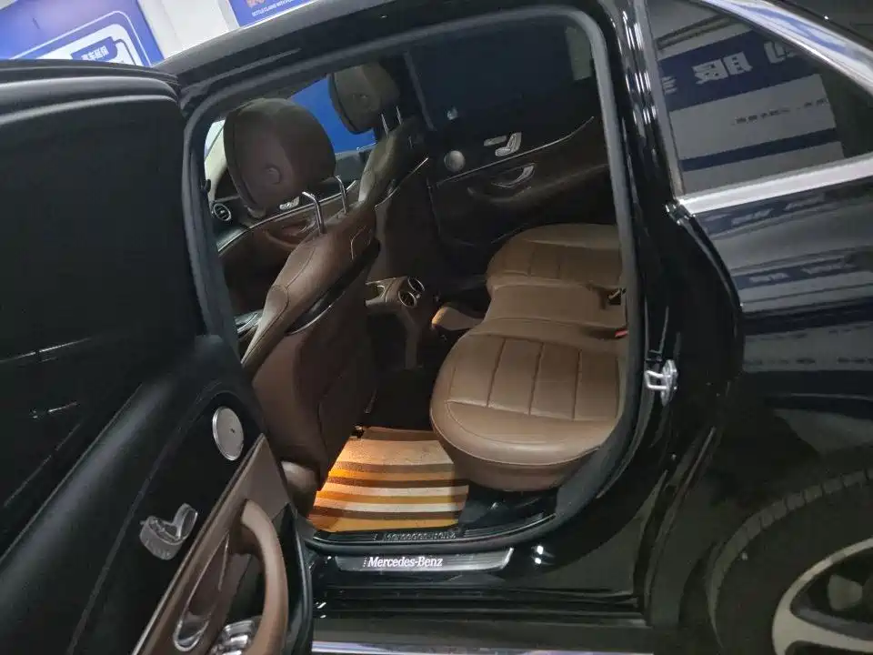 Mercedes-Benz E-Class — миниатюра 3