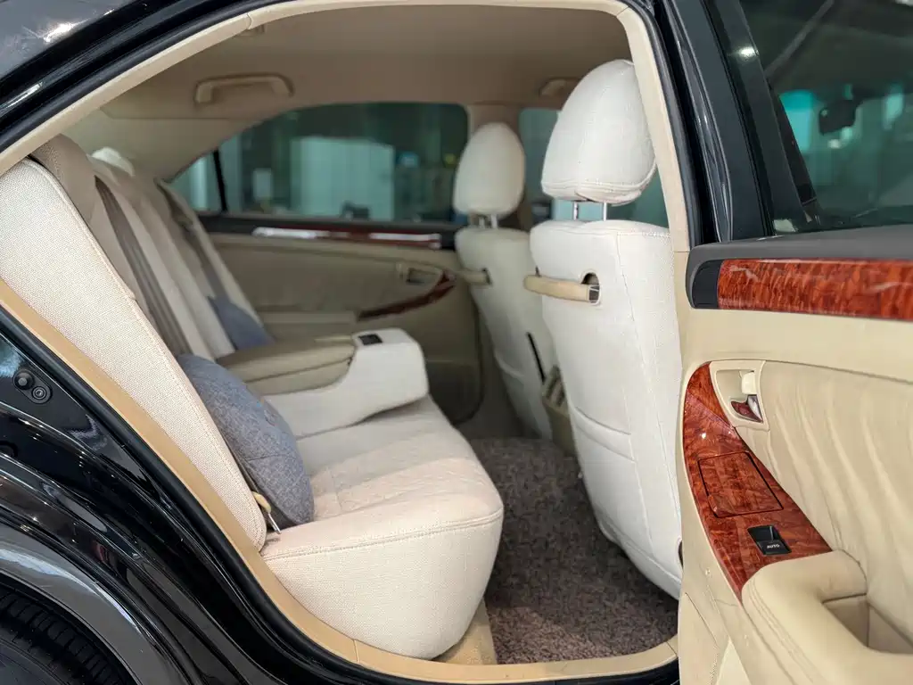Toyota Crown — миниатюра 17