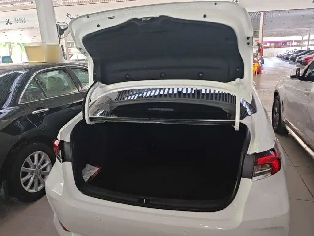 Toyota Corolla — миниатюра 19