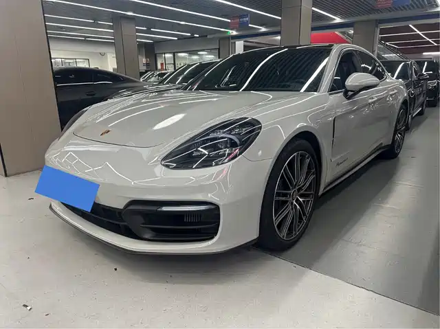 PORSCHE PANAMERA 2021
