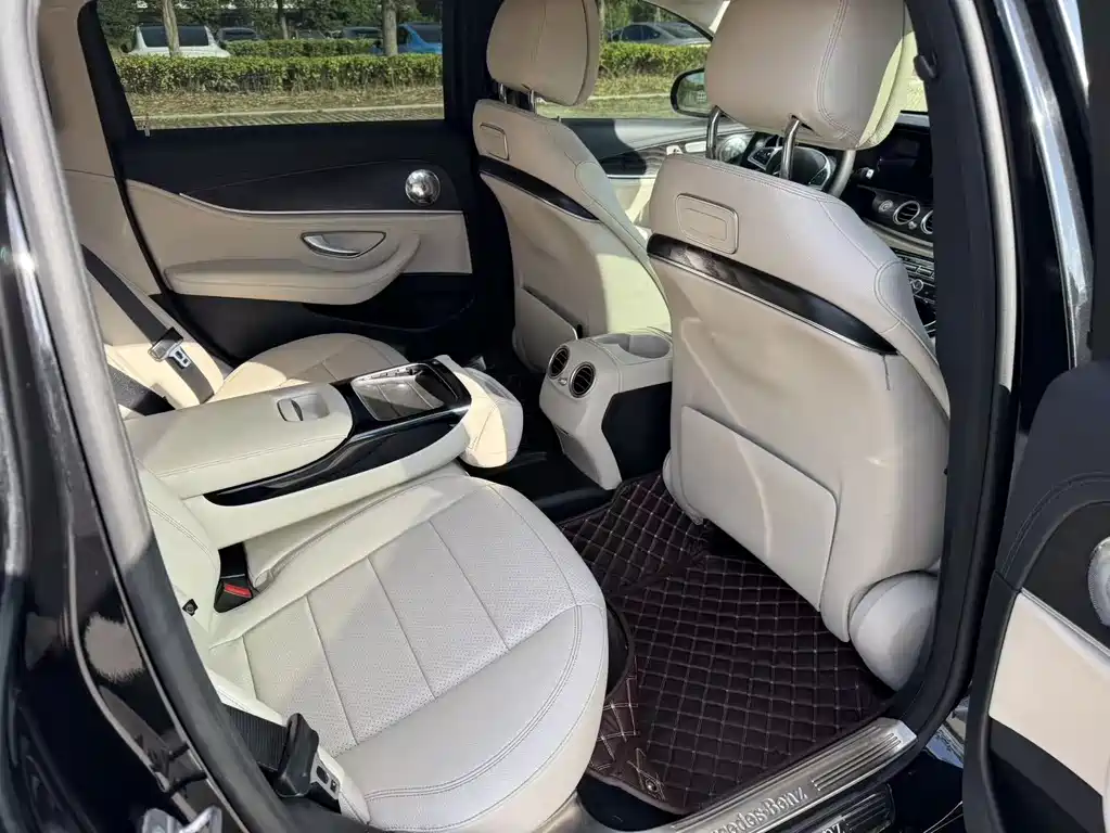 Mercedes-Benz E-Class — миниатюра 12