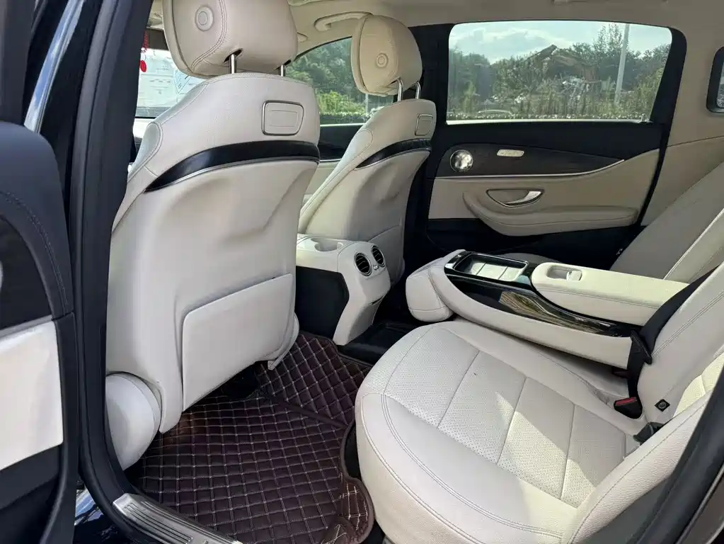 Mercedes-Benz E-Class — миниатюра 14