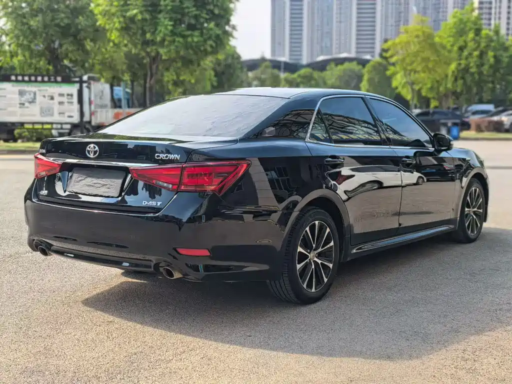 Toyota Crown — миниатюра 6
