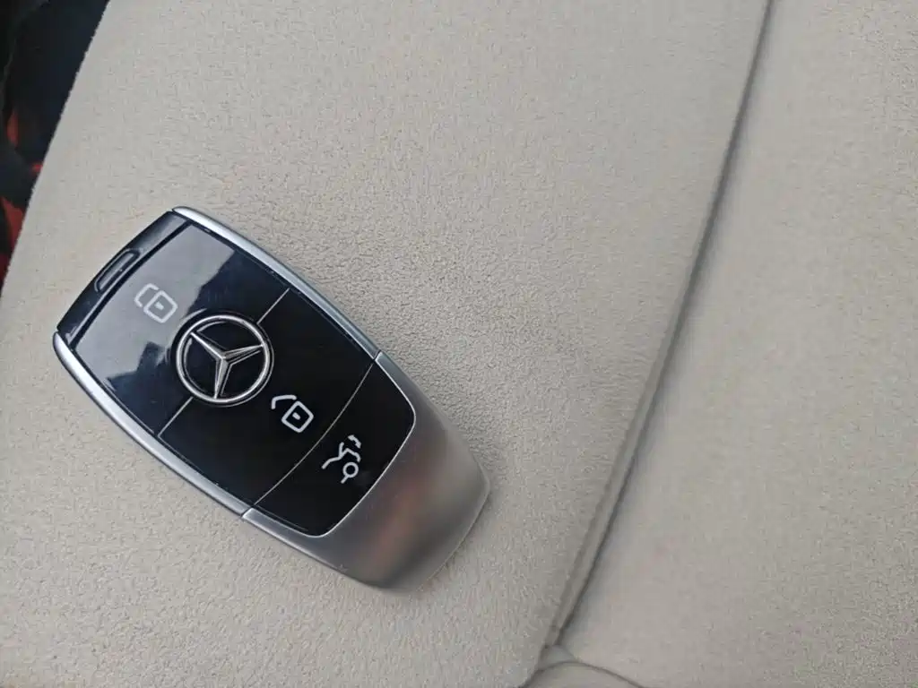 Mercedes-Benz E-Class — миниатюра 9