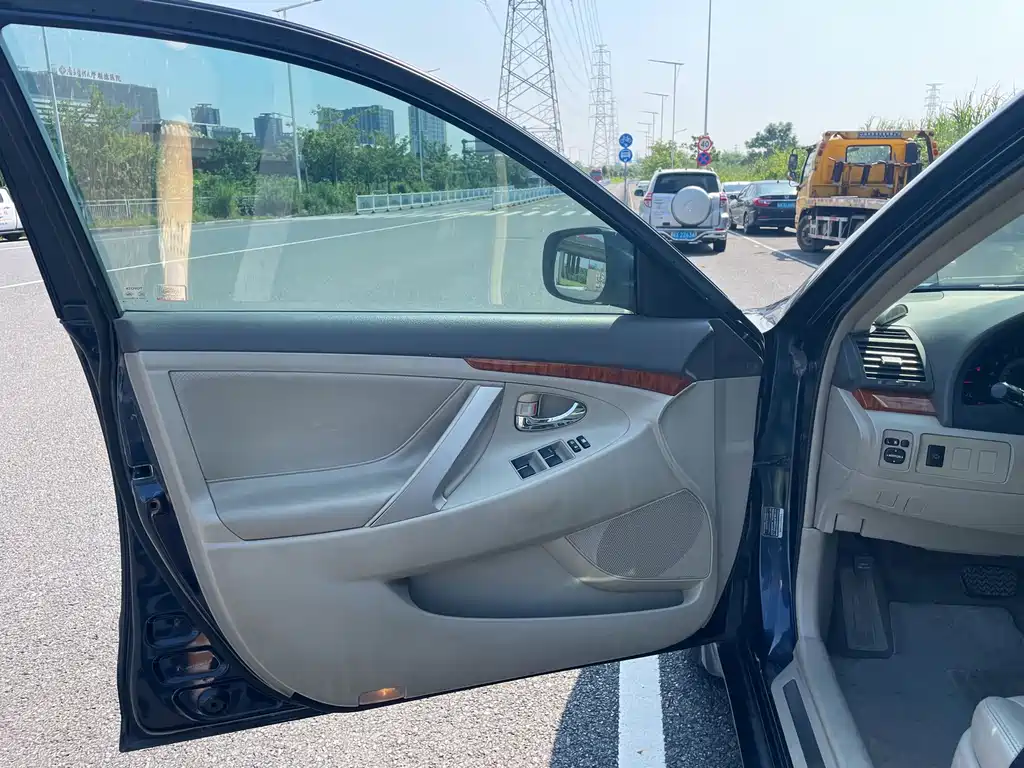 Toyota Camry — миниатюра 11